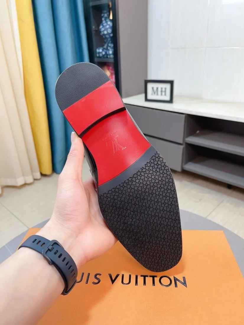 Men's men's shoes 💰500🌸🌸 [Louis Vuitton (LV)] High-end business formal leather shoes 🍀 luxurious and elegant style, both practicality and style, professional focus on details and quality, counter original 1⃣️: 1⃣️ ultra-accurate reproduction 👍🏻! Material: The upper is made of imported original calfskin➕imported Italian cowhide leather. Original anti-slip and wear-resistant outsole! Code number: 38--44 (45 customized)